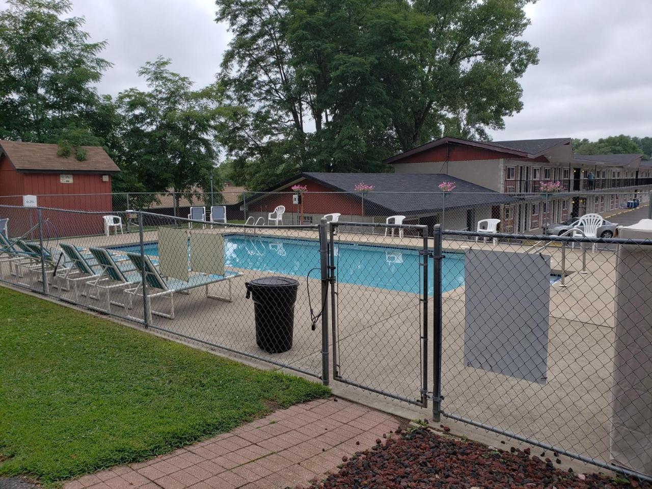 Woodside Dells Hotel & Suites Wisconsin Dells Exterior foto
